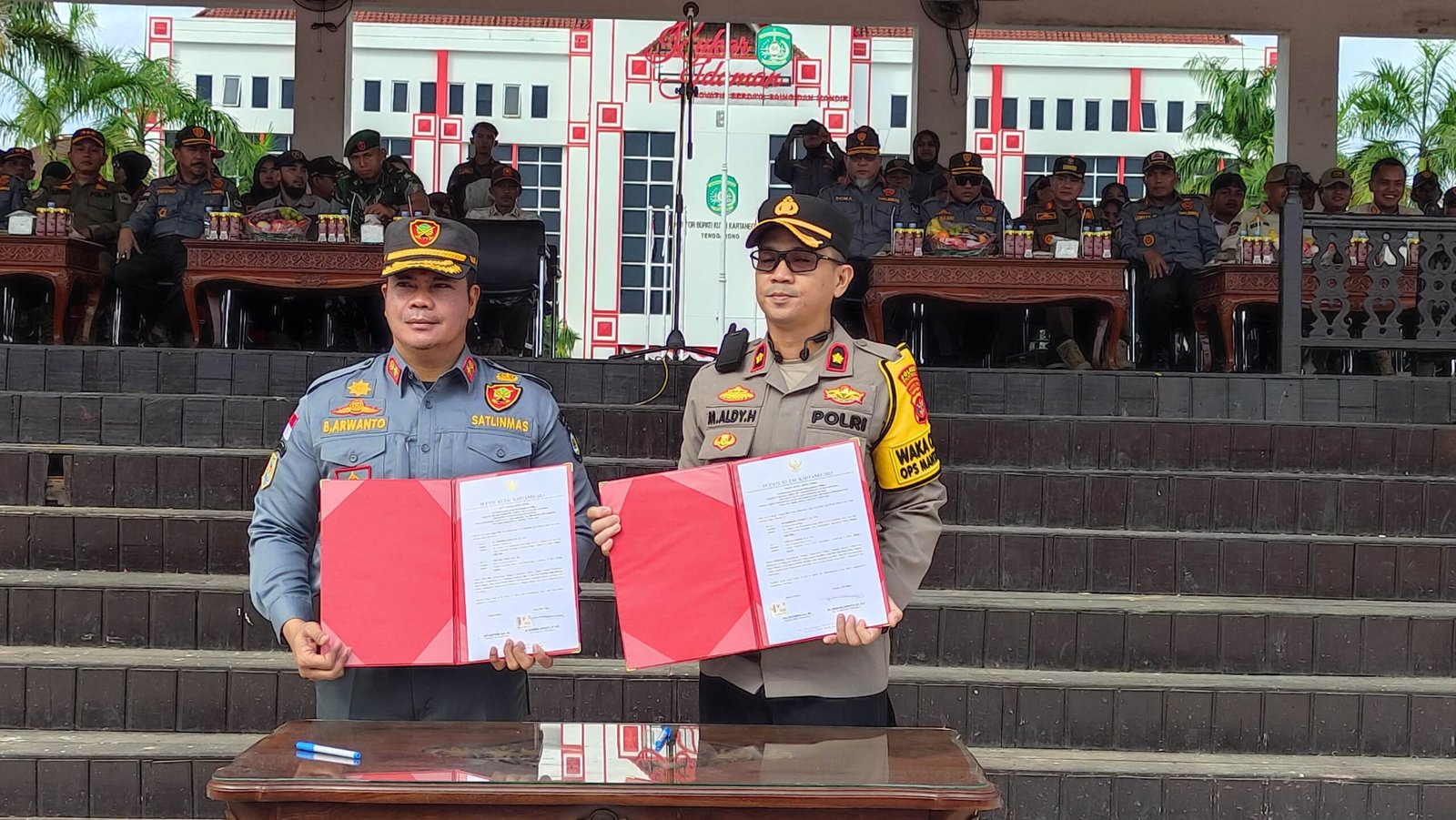 Pemkab Kukar Serahkan BKO Satlinmas kepada Polres untuk Pengamanan Pilkada 2024