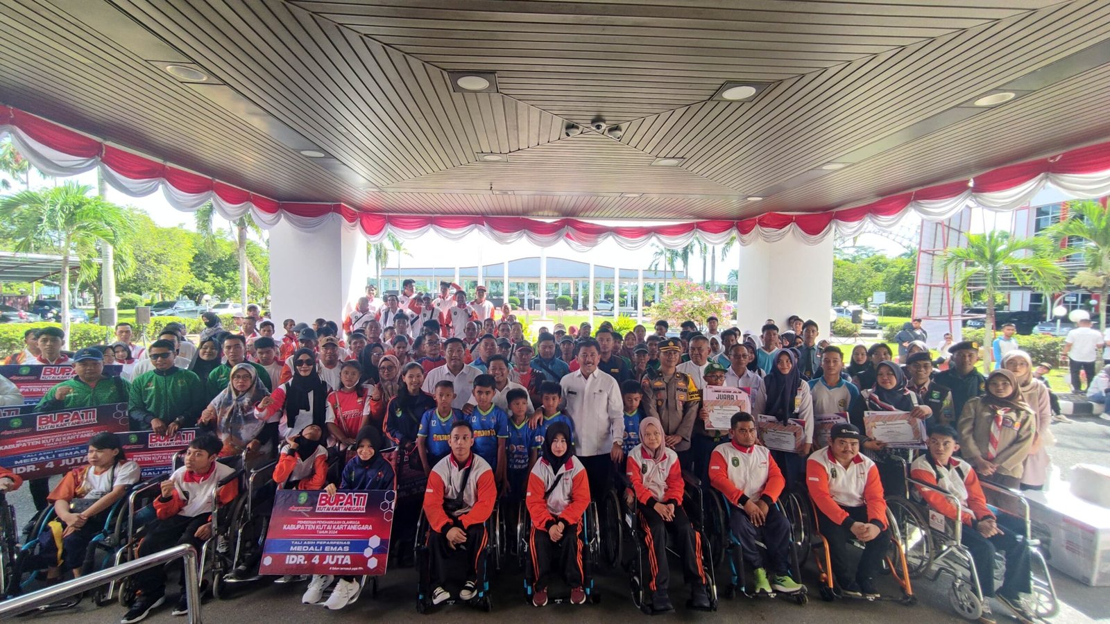 Pemkab Kukar Serahkan Bonus untuk Atlet Berprestasi dan Dukungan UMKM, Pramuka, serta Satlantas