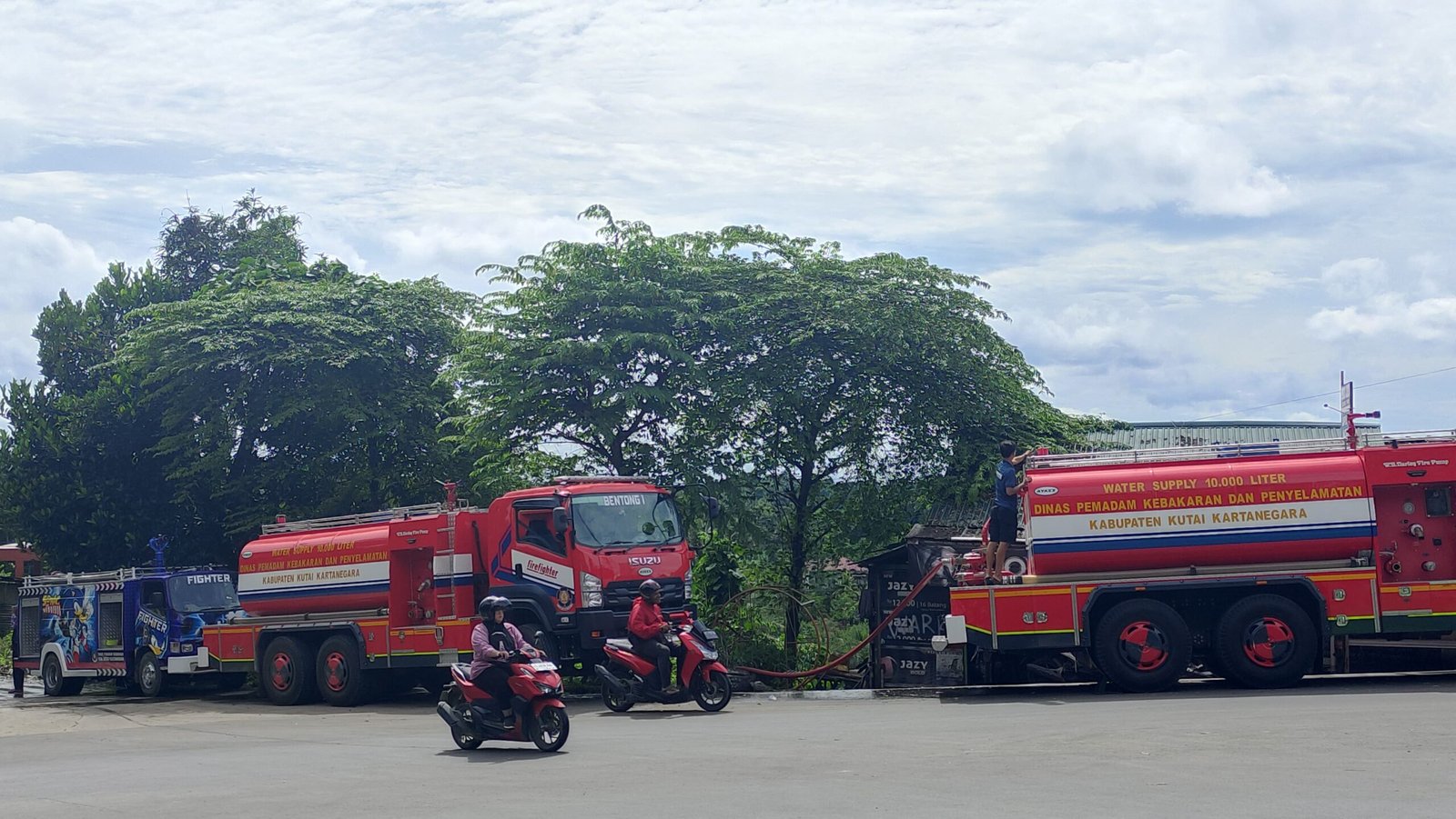10 Hari Air PDAM Tak Mengalir, Warga Bergantung pada Distribusi Air Bersih