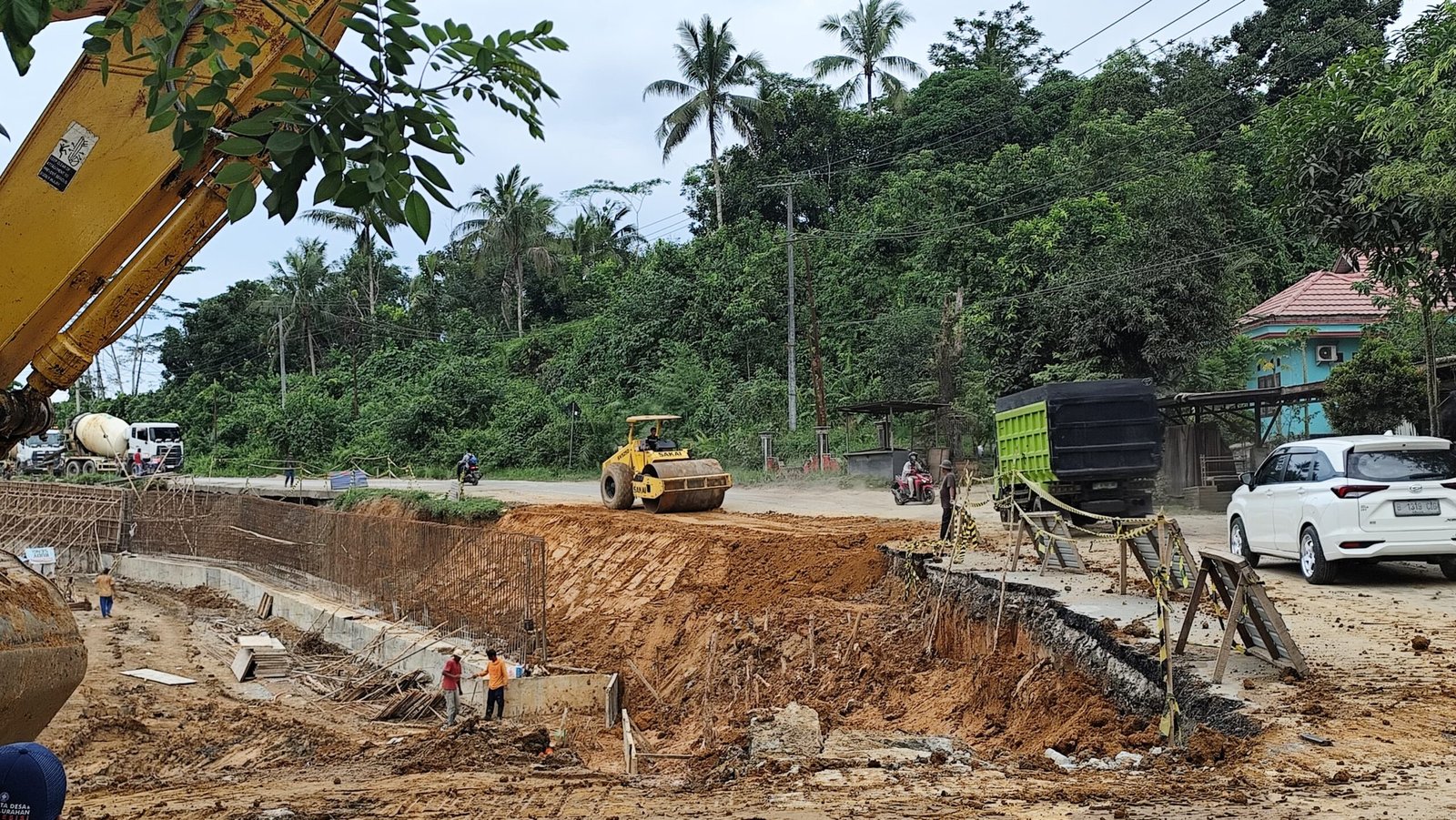 Terjadi Longsor di Jalan Poros Tenggarong-Kota Bangun, Sistem Buka-Tutup Diberlakukan