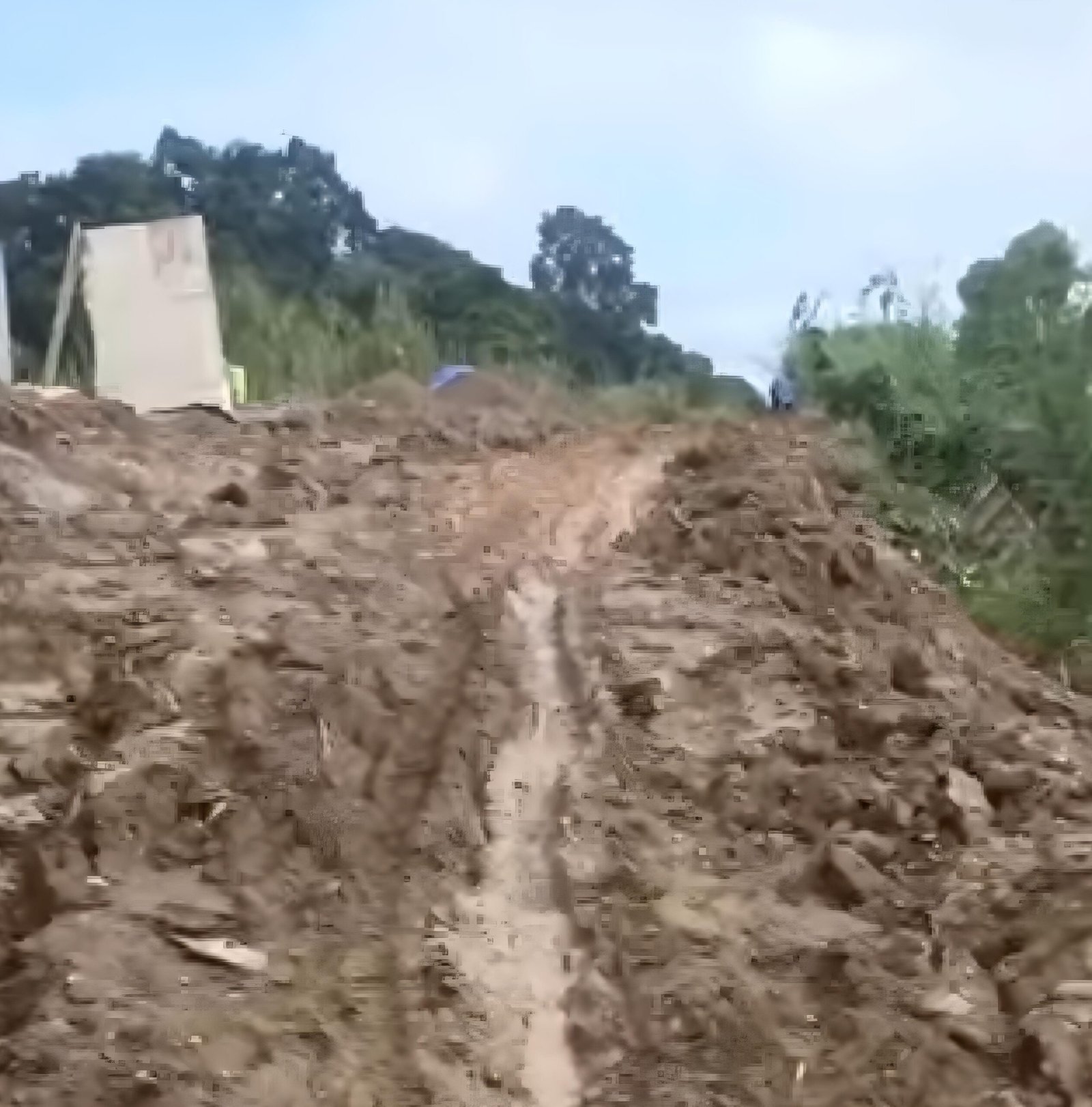 Viral di Media Sosial, Kerusakan Jalan Penghubung Dusun Kuyung Kian Parah