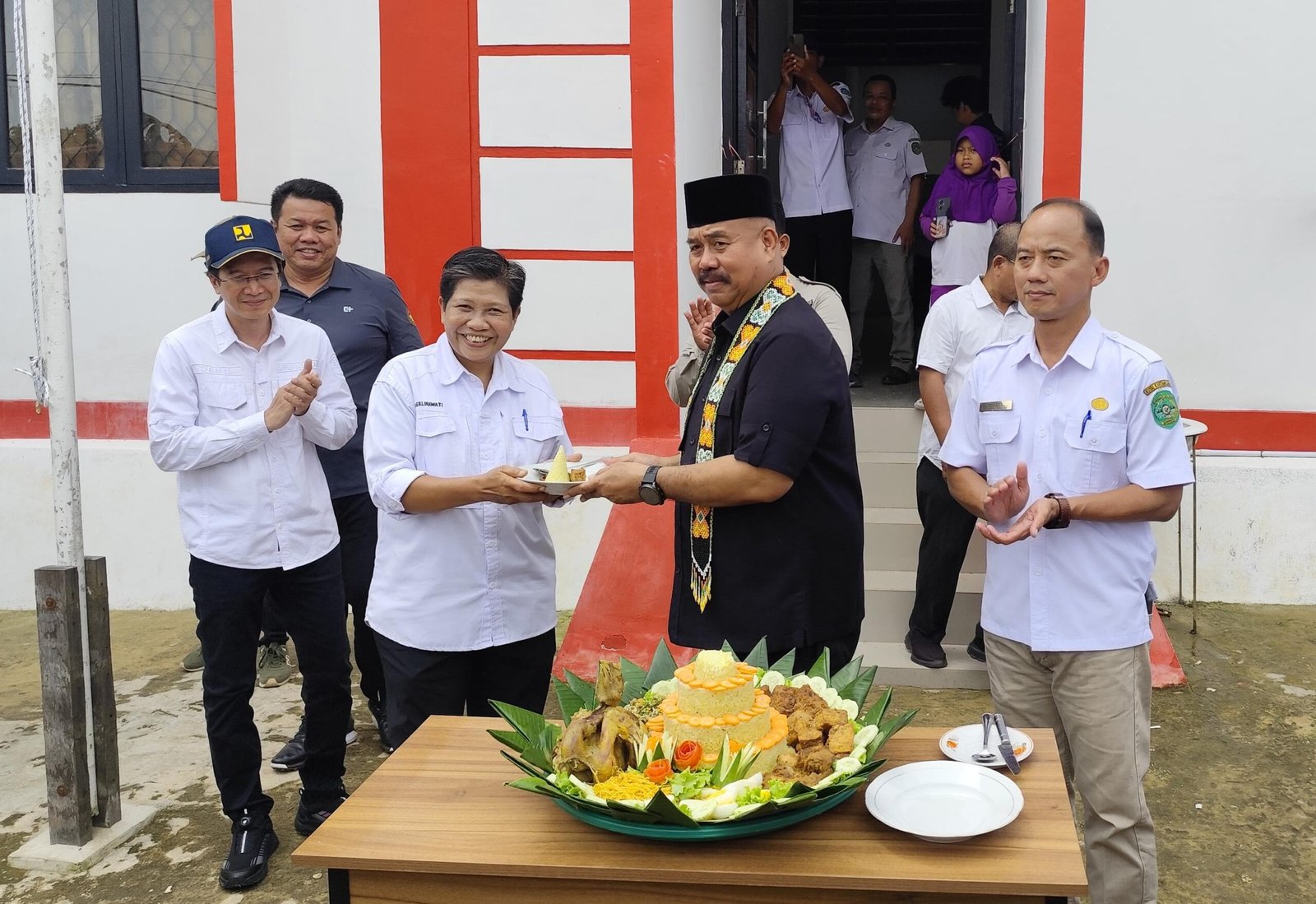Bupati Kukar Resmikan Kantor Lurah Bukit Biru Sebagai Simbol Budaya Kerja Baru