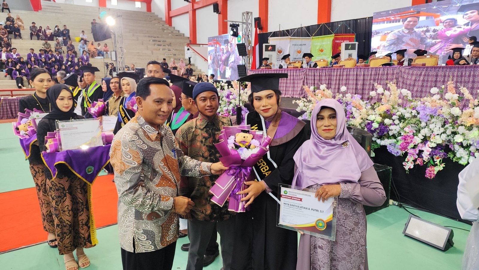 360 Mahasiswa Sarjana dan Pascasarjana Unikarta Resmi Diwisuda