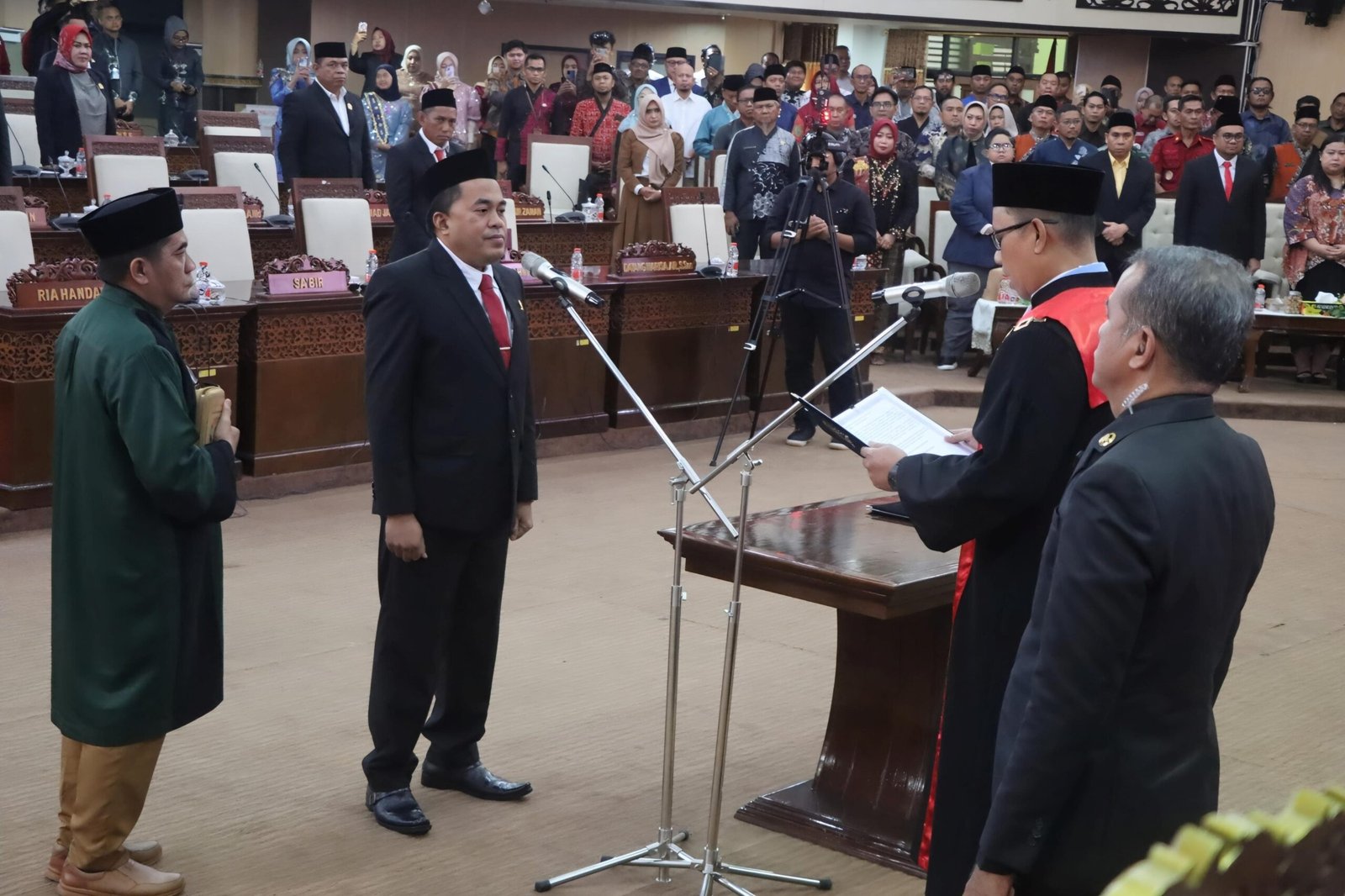 Dilantik Jadi Ketua DPRD Kukar, Ahmad Yani Serukan Konsolidasi dan Profesionalisme Dewan