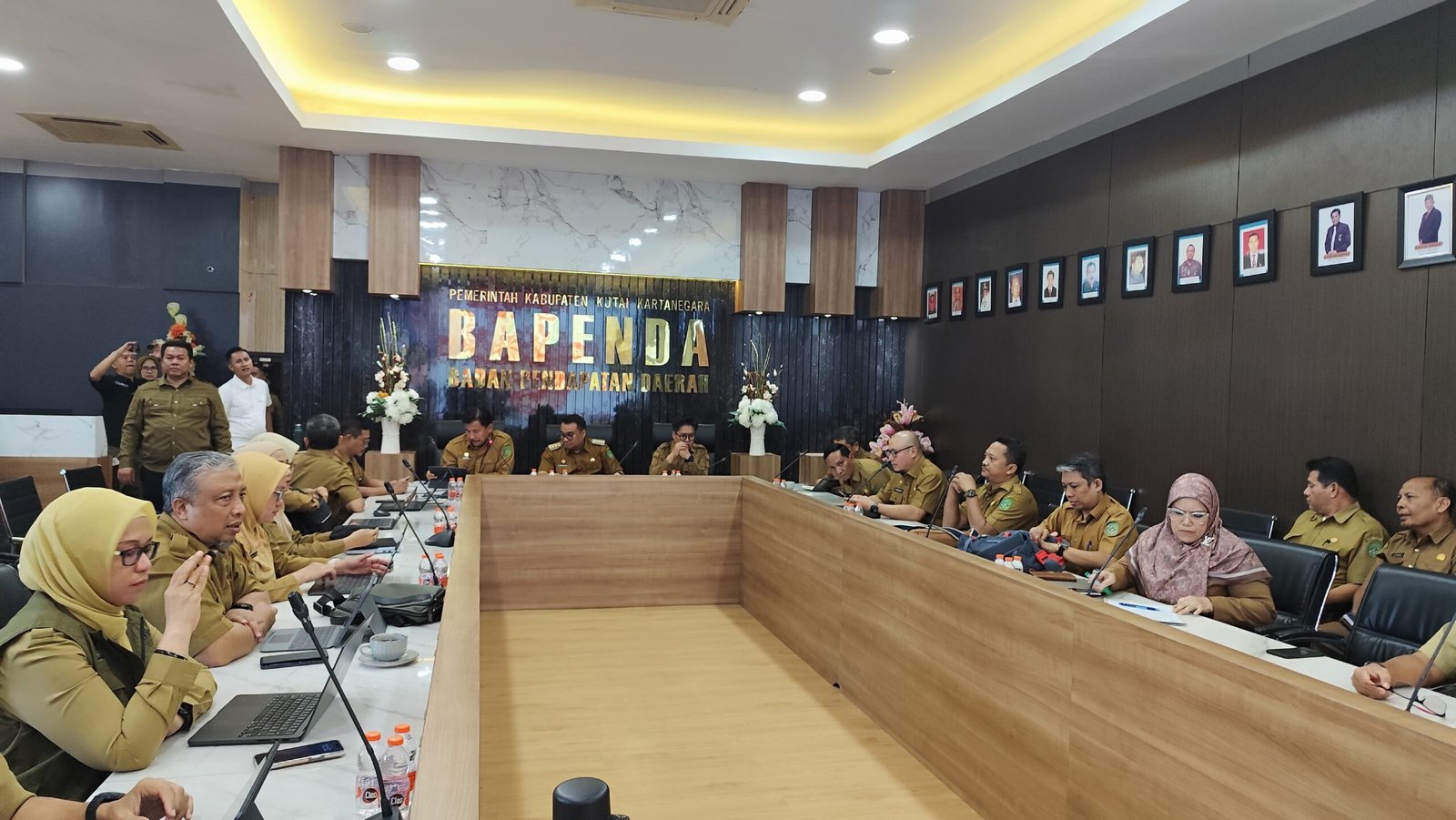 Bupati Kukar Pimpin Rapat Perdana Optimalisasi Pendapatan Daerah