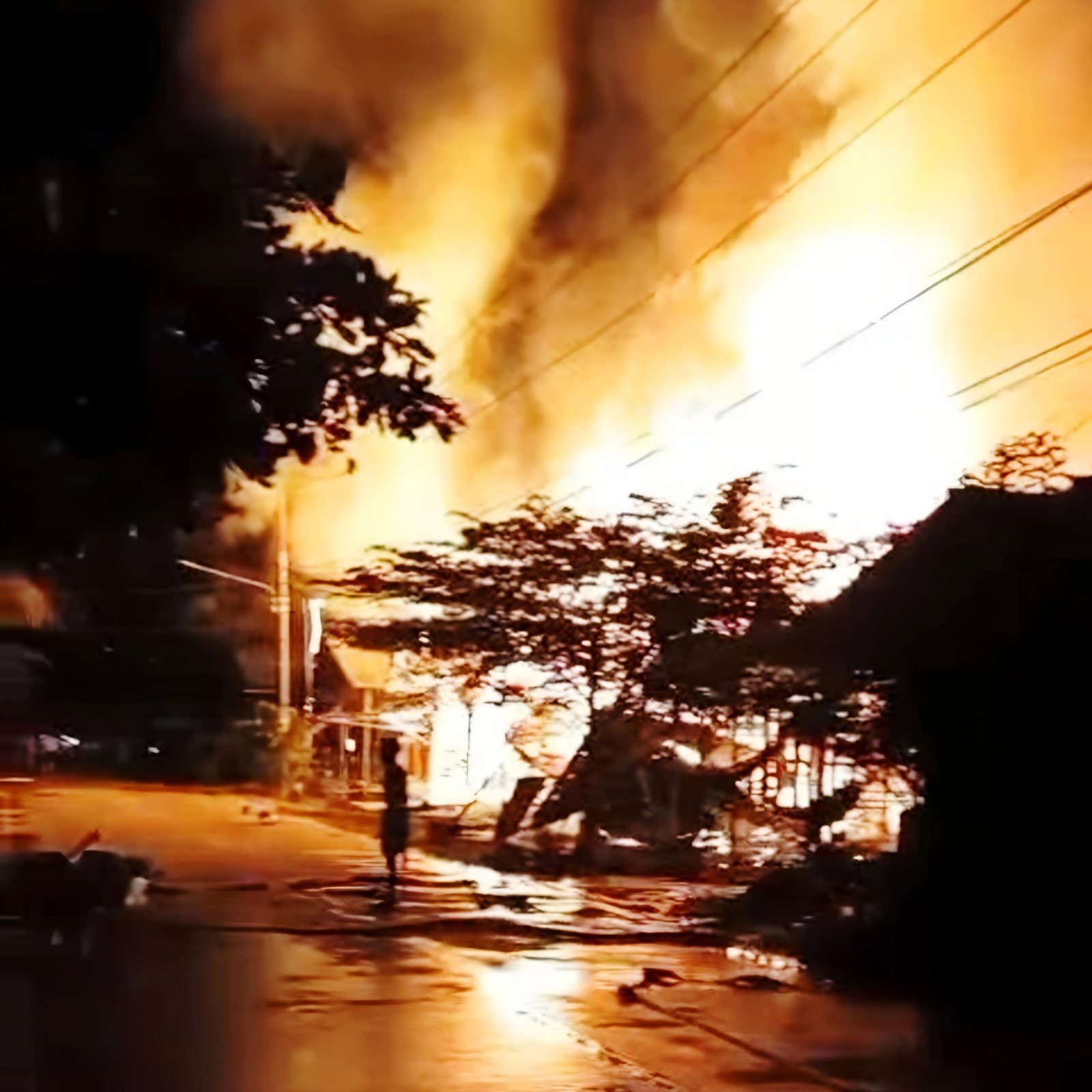 Kebakaran di Desa Tanjung Harapan Sebulu Hanguskan Tiga Rumah, Seorang Warga Terluka