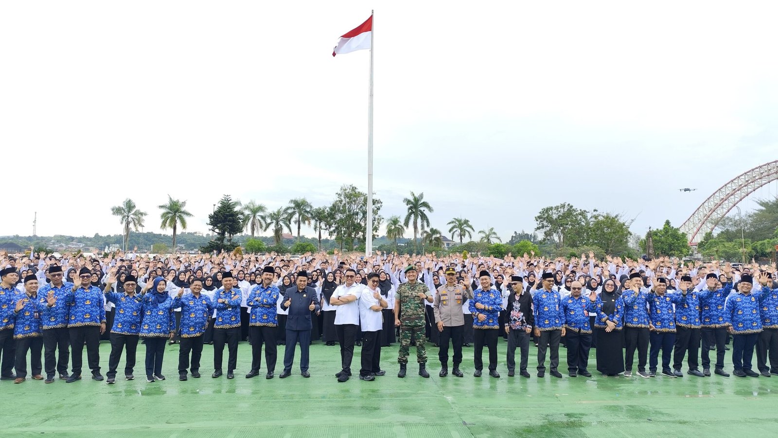 1.870 PPPK dan Tenaga Paruh Waktu Dilantik, Bupati Minta Komitmen Wujudkan Pelayanan Publik Berkualitas