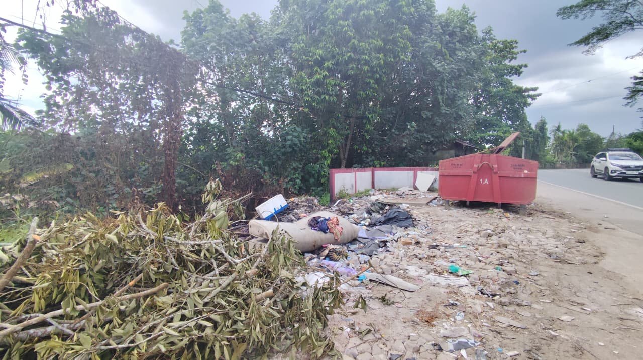 Warga Resah, Sampah Rumah Tangga hingga Material Bangunan Menumpuk di Kelurahan Bukit Biru