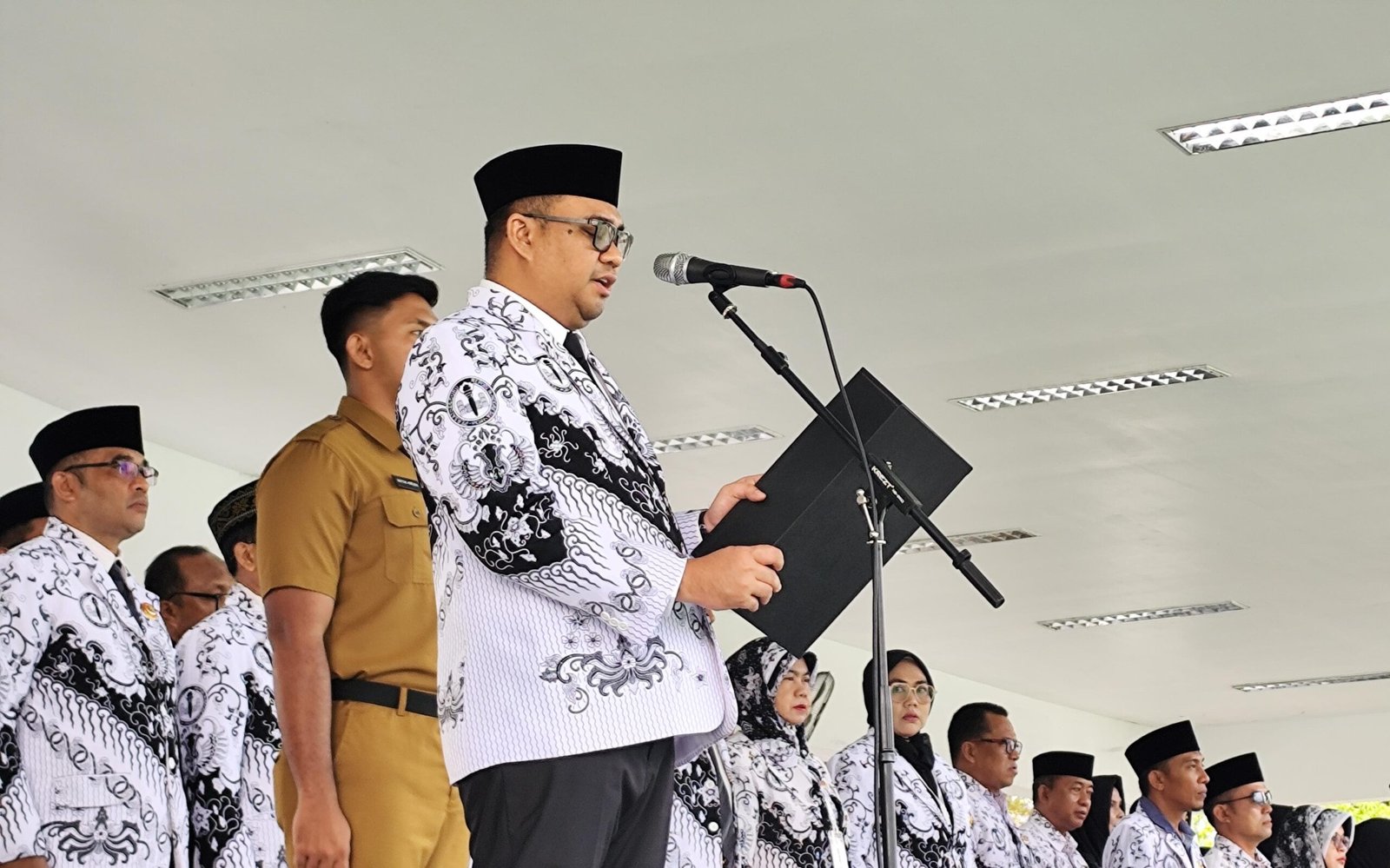 Bupati Kukar Pastikan Tidak Ada Pengurangan Hak Guru dan Dorong Kenaikan THP