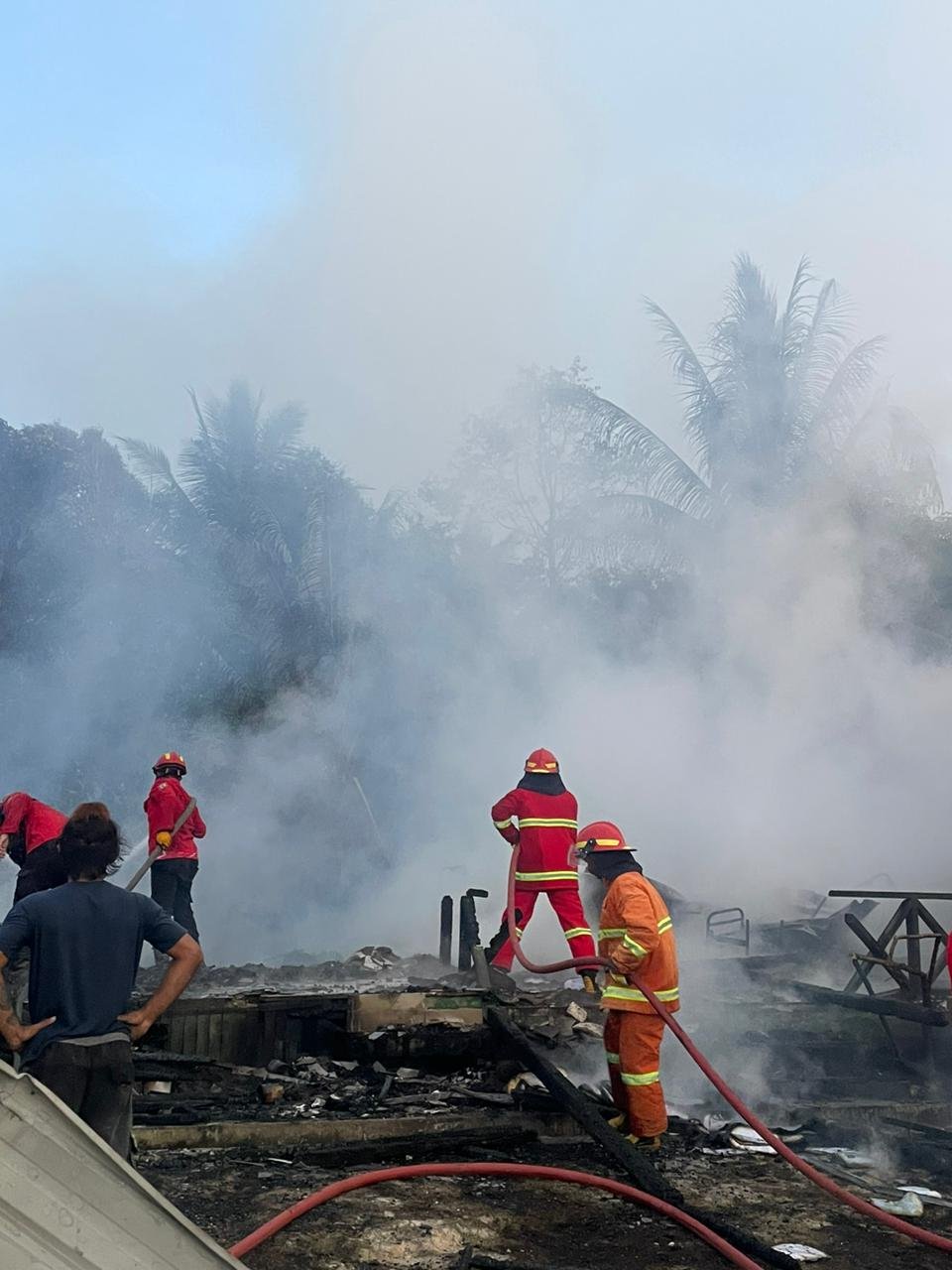 Si Jago Merah Lahap Enam Ruang Kelas SDN 024 Sebulu, Petugas Kesulitan Air di Lokasi Perbukitan