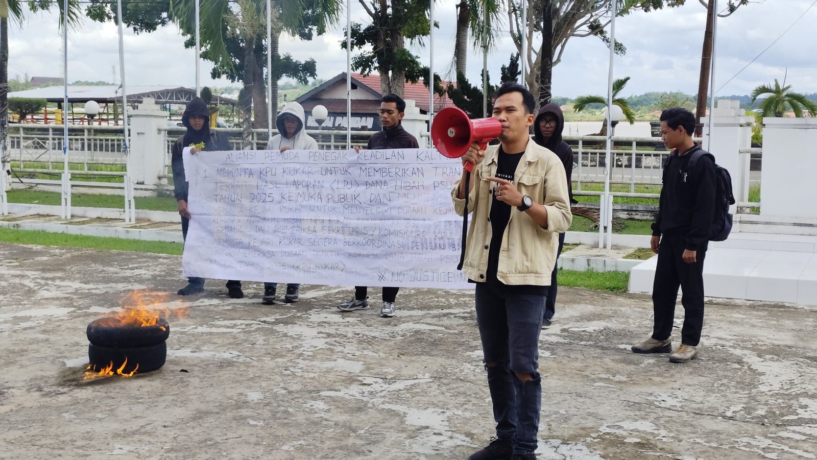 Aliansi Pemuda Penegak Keadilan Gelar Aksi Tuntut Transparansi Dana PSU di KPU Kukar