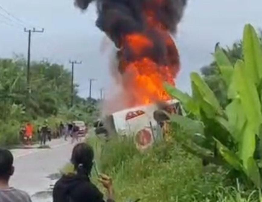 Kecelakaan Maut di Tabang Berujung Pembakaran Bus dan Penutupan Jalan Hauling