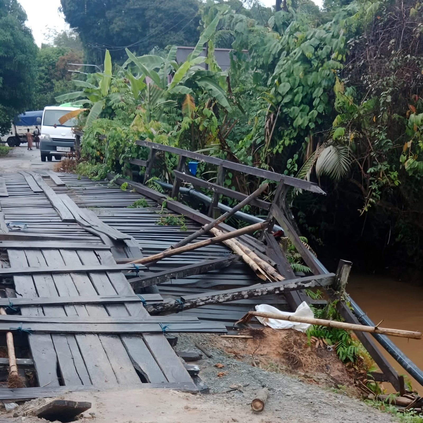 Akses Utama Desa Sebuntal Terancam Putus akibat Jembatan Rusak
