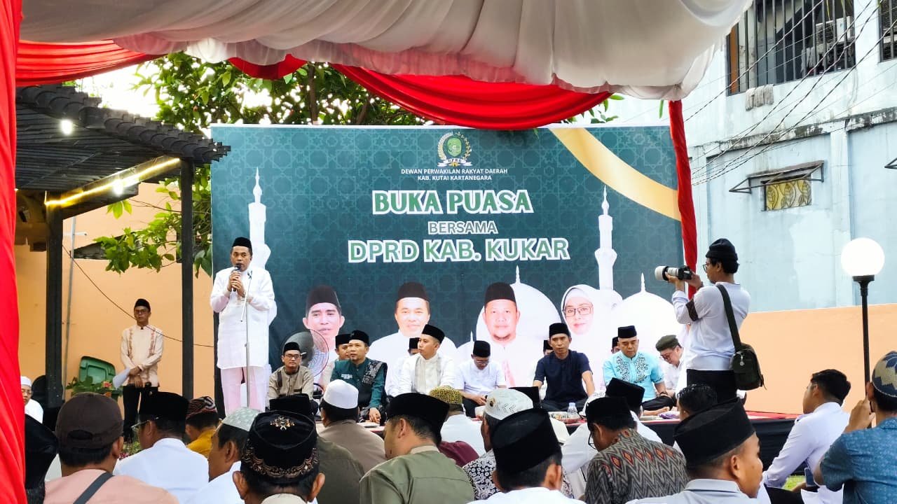 Gelar Buka Puasa dan Tarawih Bersama, Rumah Dinas Ketua DPRD Kukar Dipadati Warga