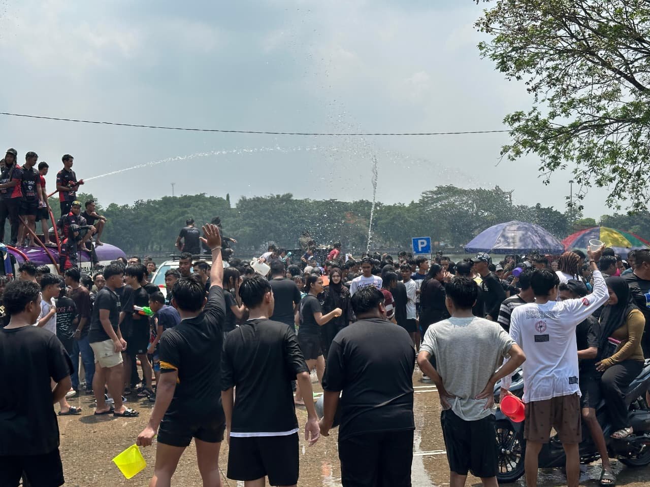 Belimbur dan Ngulur Naga Tandai Puncak Erau Adat Kutai 2026
